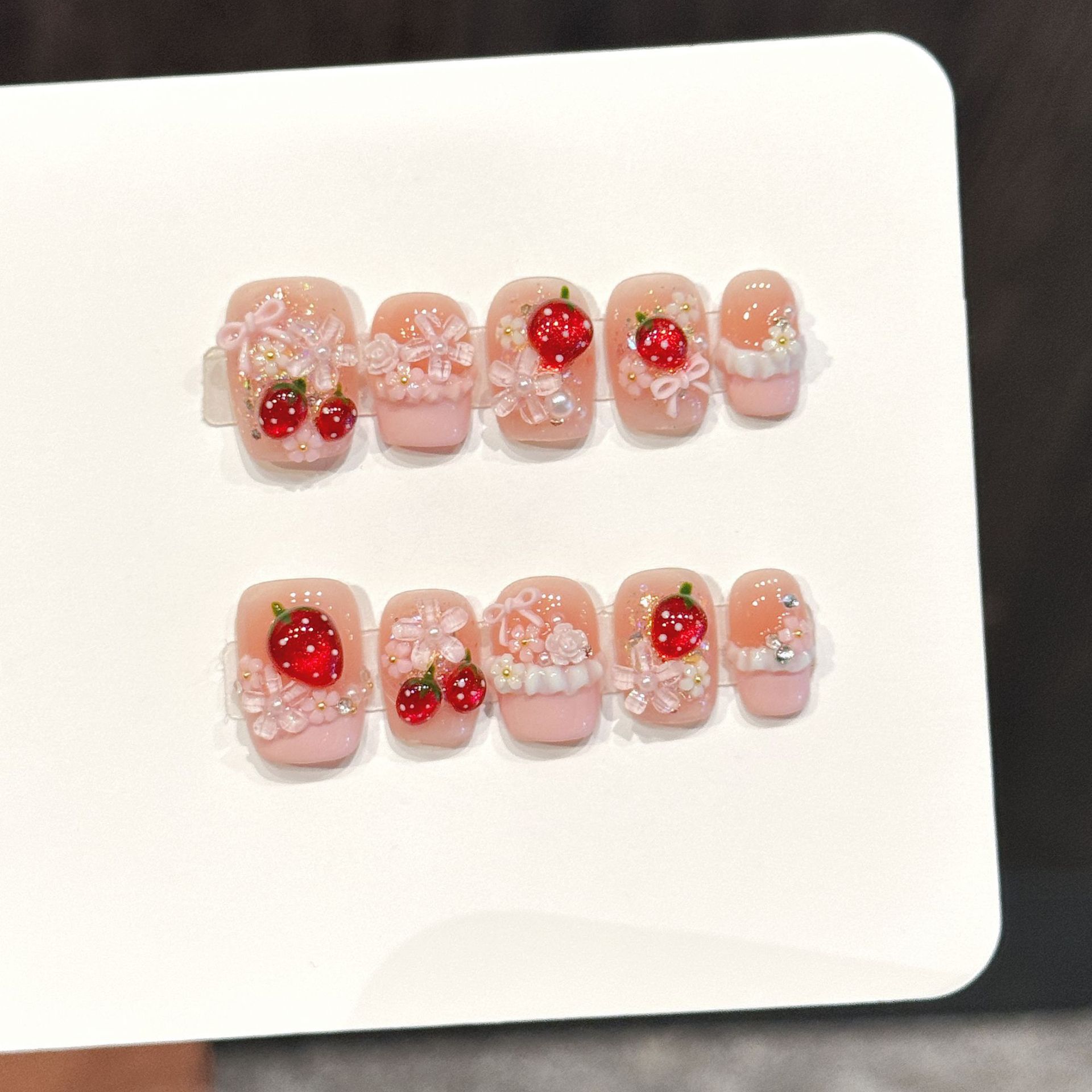 Resin Art Flowers - 10個入り キュートな赤いイチゴの付け爪 ピンクのリボン 花 パール装飾 フレンチ