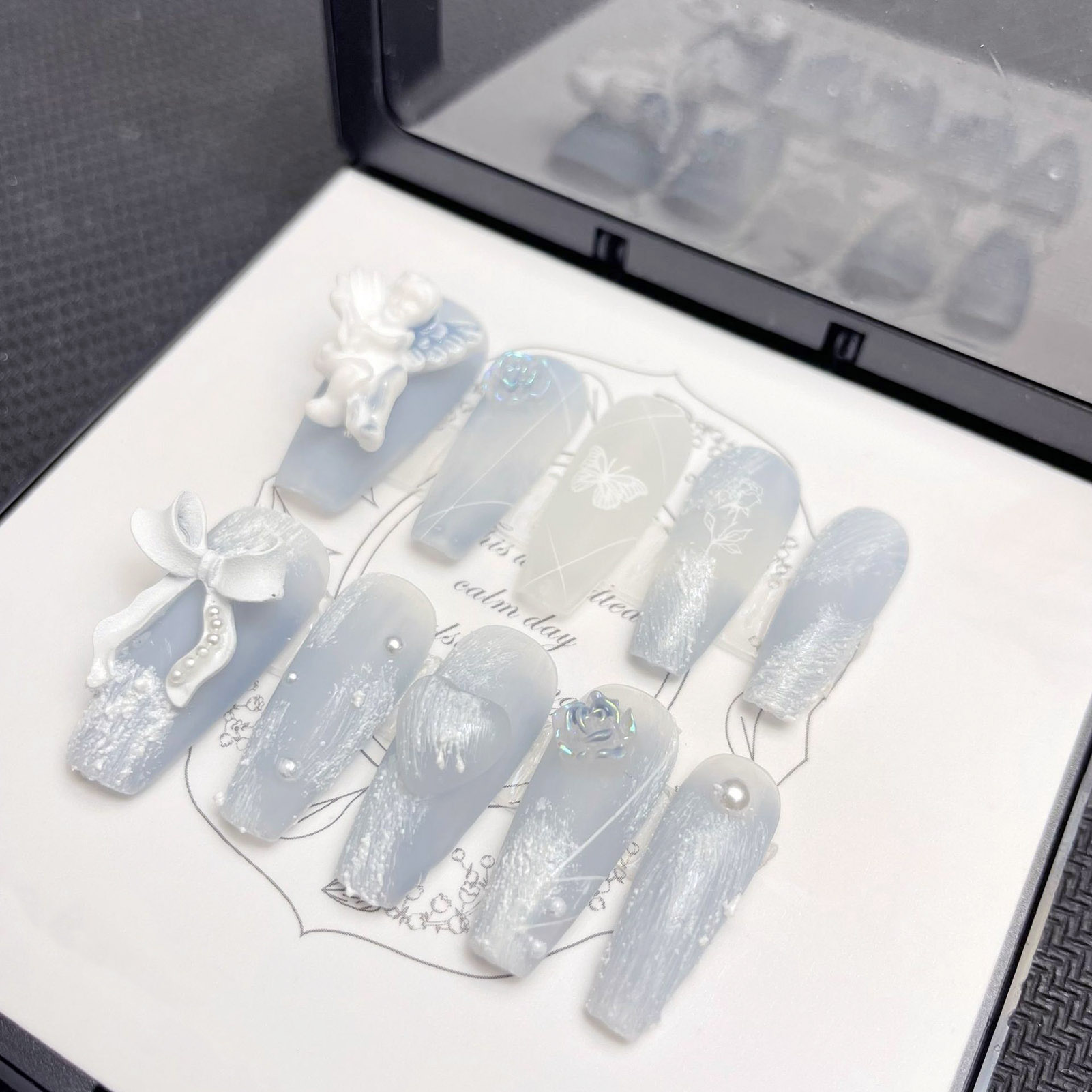 3D 石膏天使付け爪光沢のあるヘイズブルー手作りプレス爪ちょ - Resin Art Flowers のレビューと価格