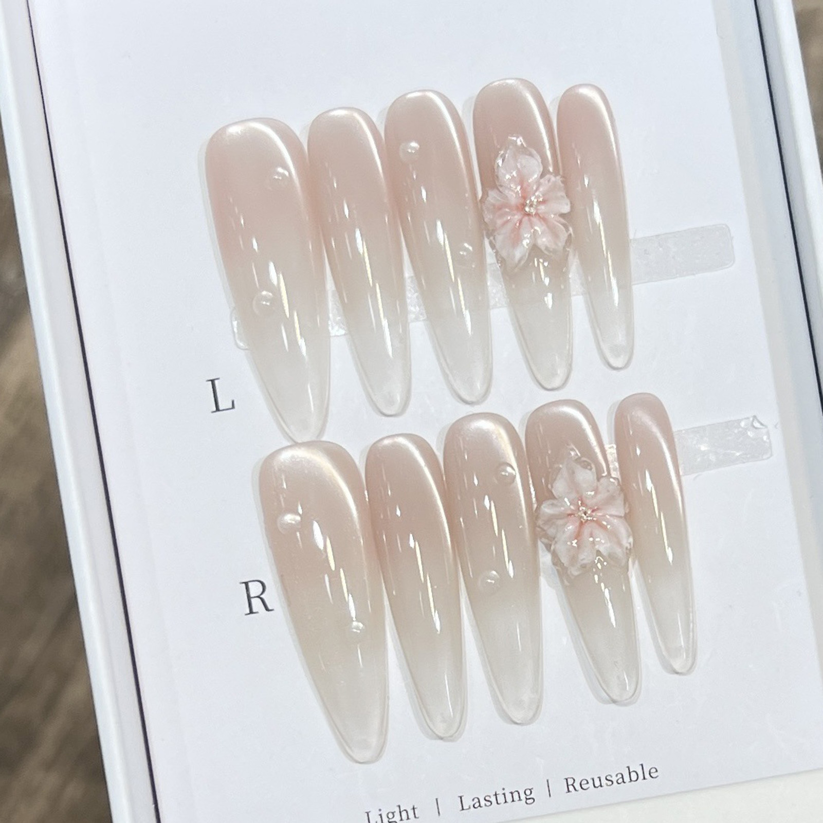 10枚入りロングアーモンド型フェイクネイルチップ、グリーンキ - Resin Art Flowers のレビューと価格