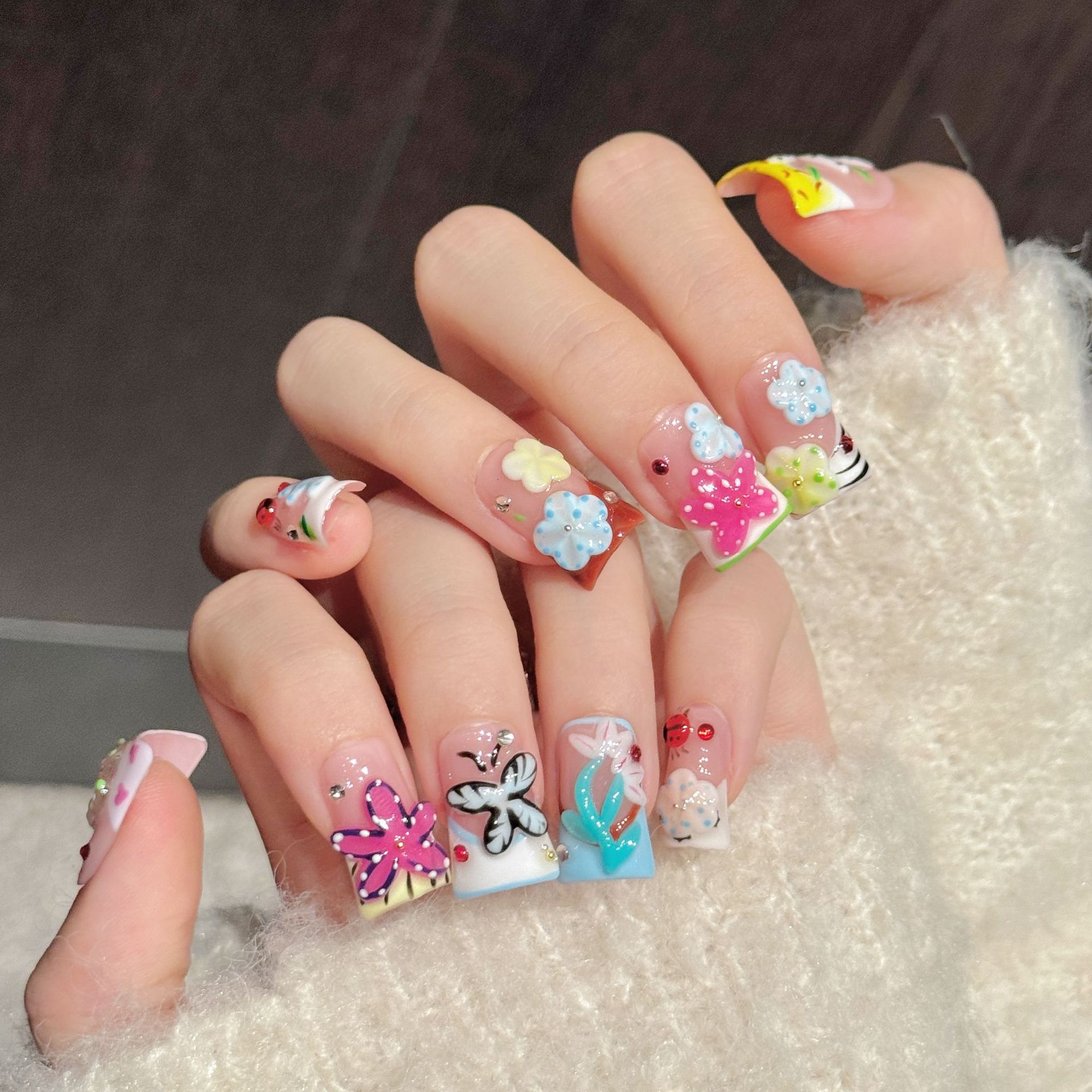 10個入り ダックハンドメイドつけ爪、花蝶の夢、フェスティバ - Resin Art Flowers のレビューと価格