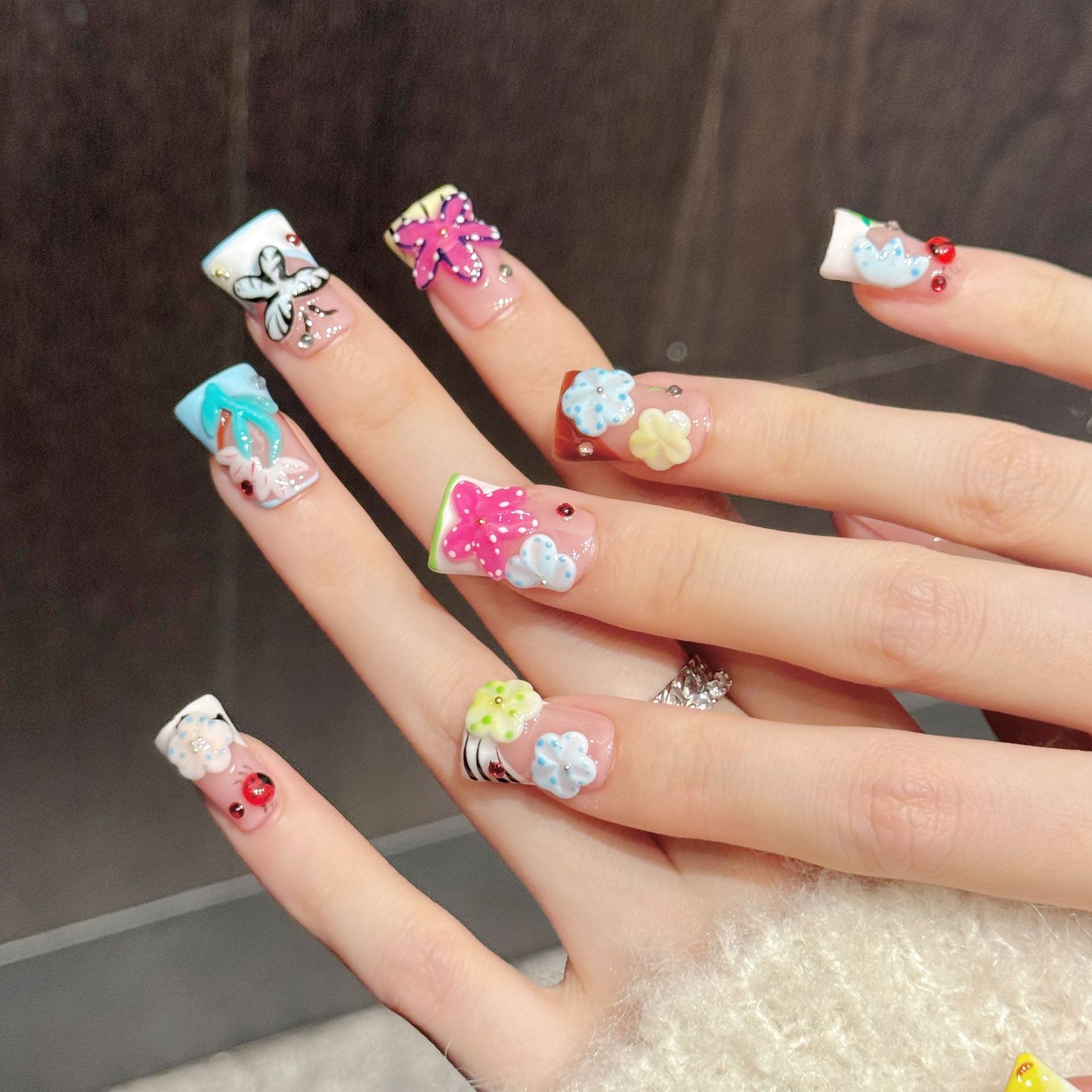 10個入り ダックハンドメイドつけ爪、花蝶の夢、フェスティバ - Resin Art Flowers のレビューと価格